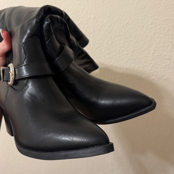 NWT Windsor Faux Leather Pointed Toe Buckle Boot Black Size 8 - Picture 4 of 5